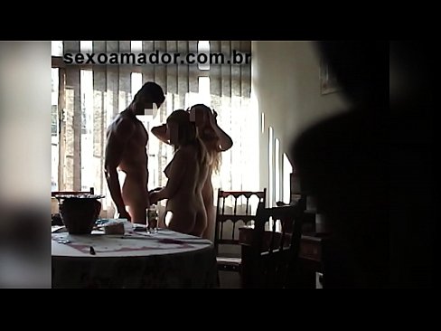 ❤️ यौन साथीहरूले एक विशाल मानिस र उहाँसँग थ्रीसमलाई निम्तो दिन्छन् सेक्स  ❤